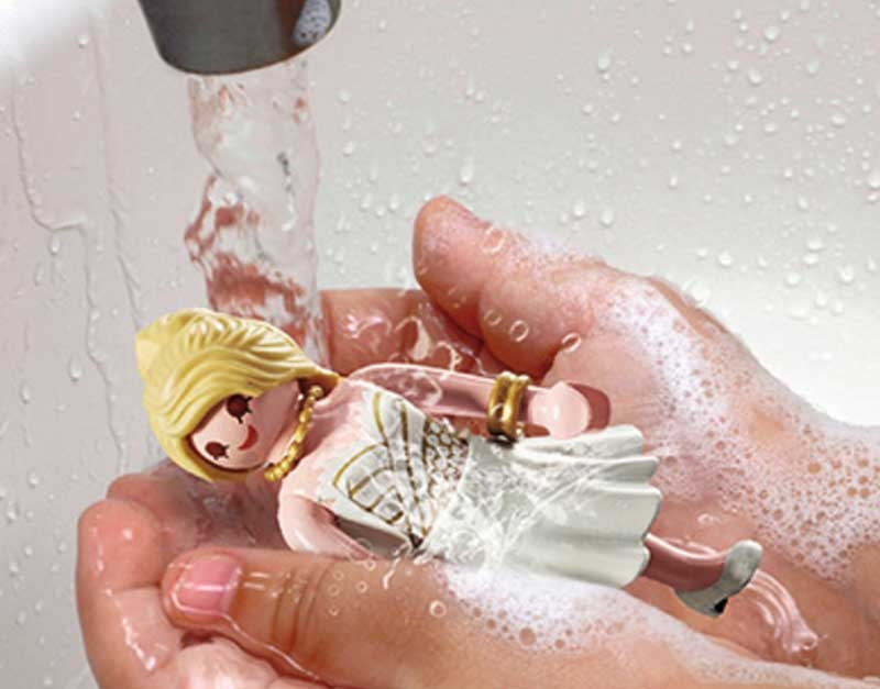 playmobil-color-fashion-show-designer-with-colourful-water
