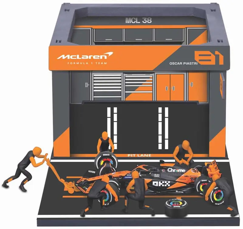 1-43-f1-mclaren-mcl38-2024-pit-pass-diorama-piastri