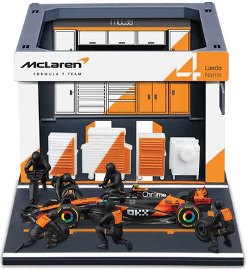 1-43-f1-mclaren-mcl39-2025-pit-pass-diorama-norris