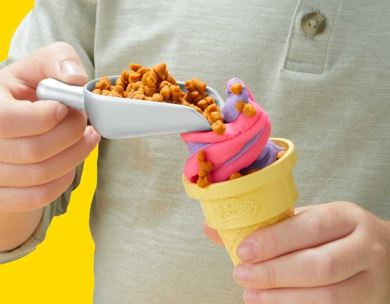 play-doh-rainbow-swirl-ice-cream-playset